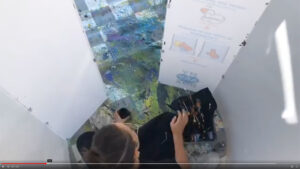 Ana artiste imagine une oeuvre d Art DIY my-art-box en live painting chez vous