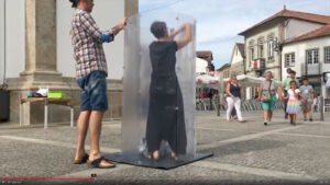 Le matériel Tube plexi en PET recyclable pour la performance d'art social éco-responsable aNa artiste